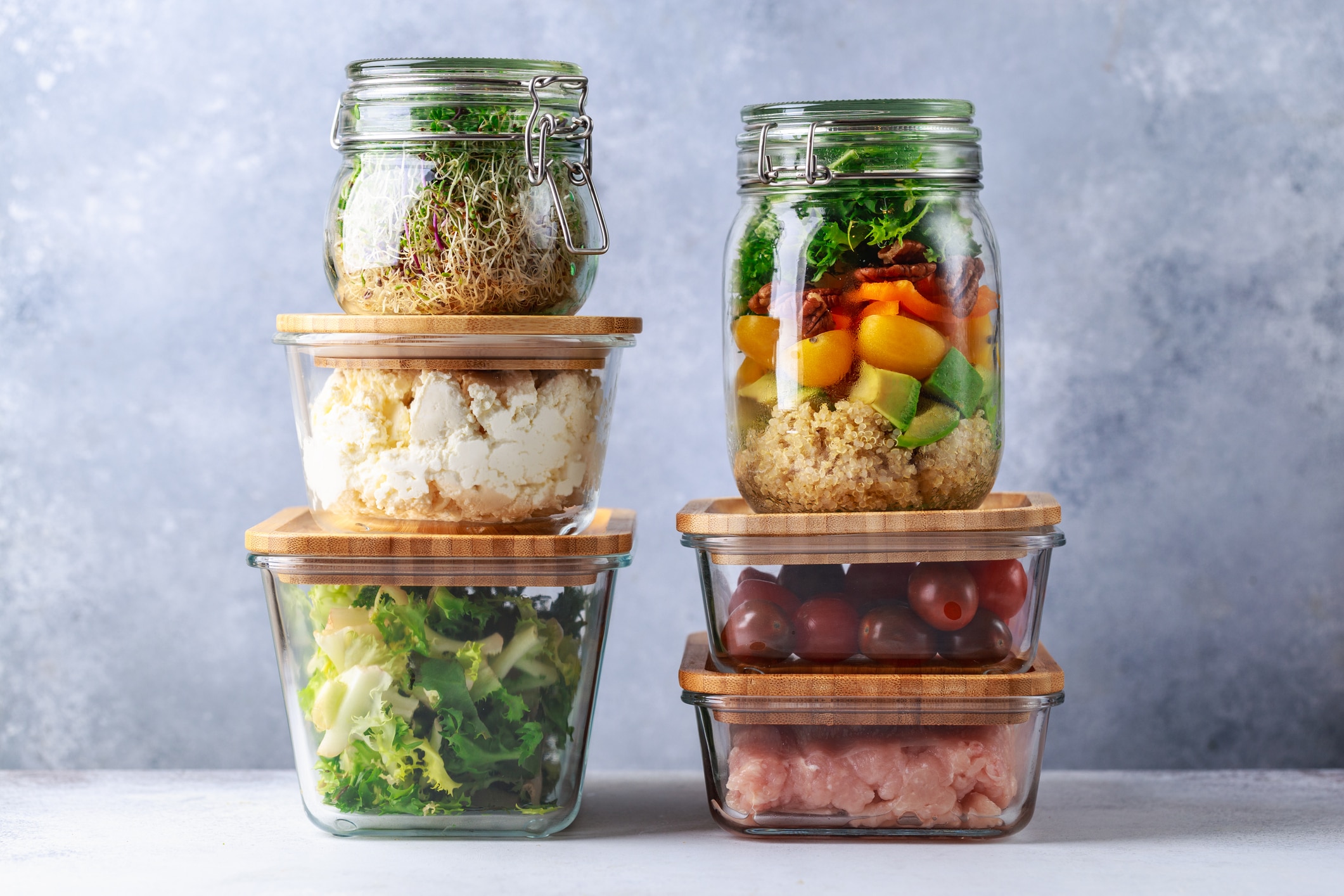 Organised food storage in separate containers by food
